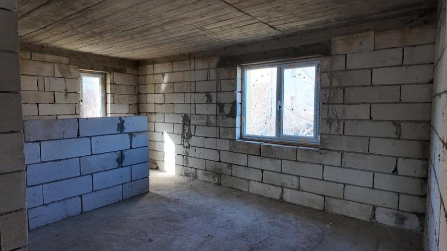 Casă cu 5 camere cu Teren 1000 Mp în Roșu
