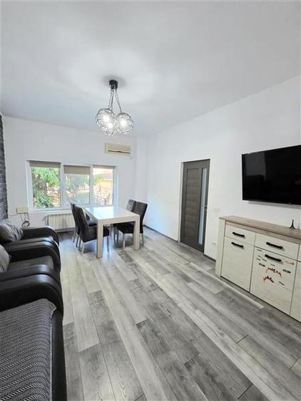 Casă cu 5 camere cu Canalizare în Central