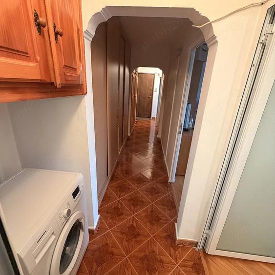 Apartament cu 3 camere decomandat în Eremia