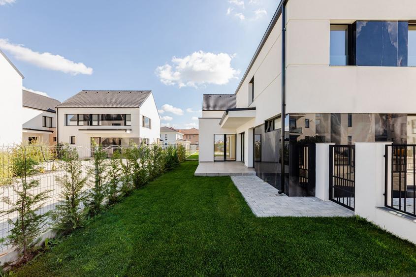 Duplex cu 4 camere cu Canalizare în Exterior Nord