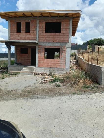 Casă cu Teren 450 Mp în Aeroport