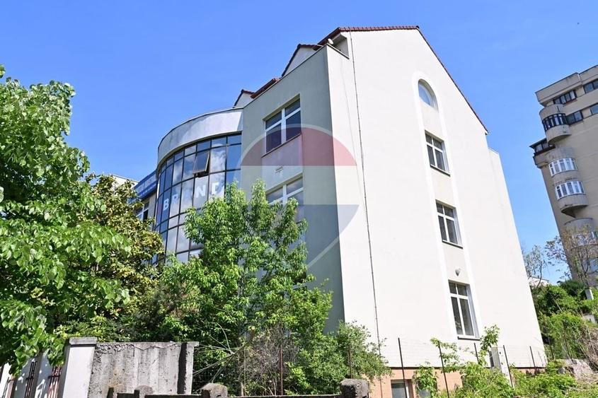 Birou, de 1,525 mp, în Central