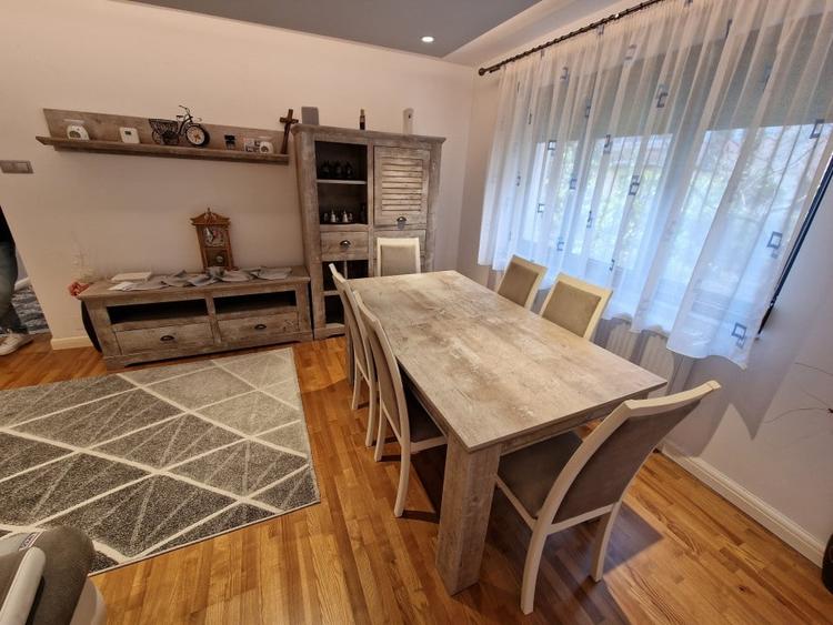Apartament cu 2 camere semidecomandat, mobilat în Central