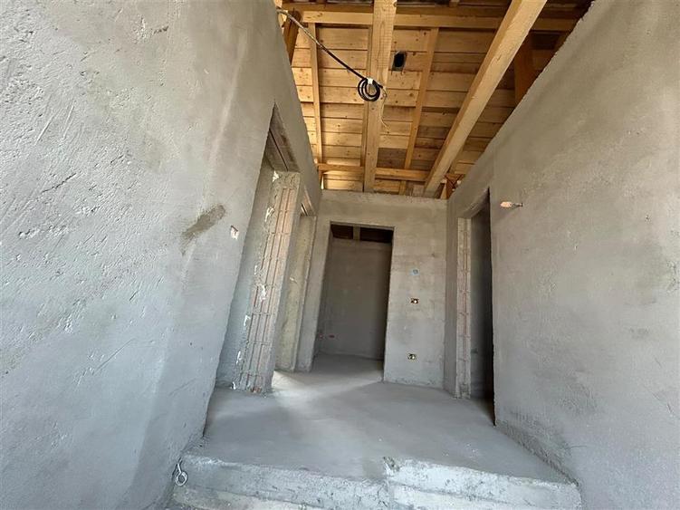 Duplex cu 4 camere cu Canalizare în Ipotești