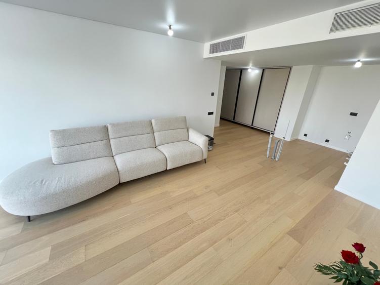 Apartament cu 3 camere decomandat în Aviației