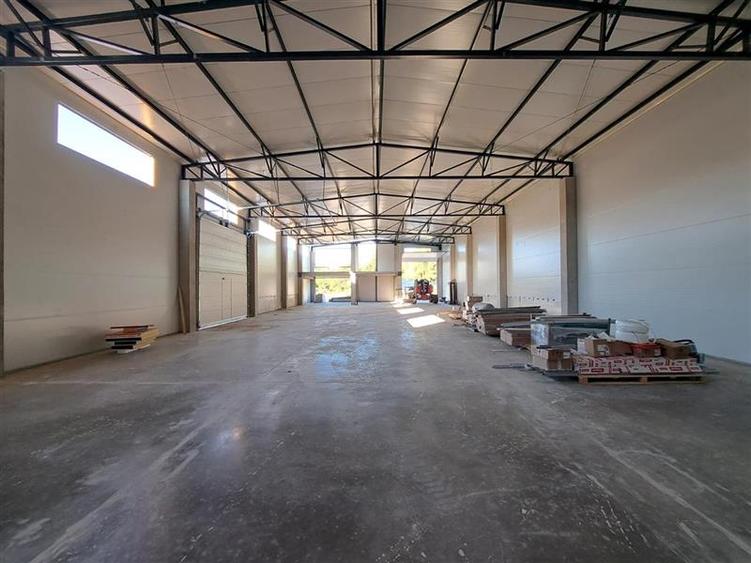 Spațiu comercial, de 585 mp, în Apahida