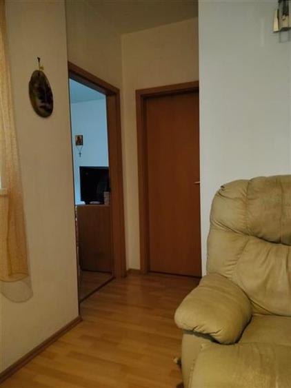 Apartament cu 3 camere decomandat, mobilat în Titan