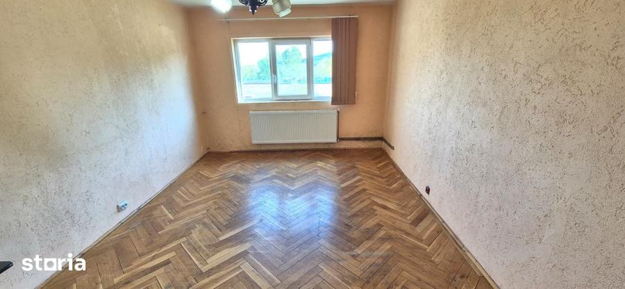 Apartament cu 3 camere decomandat în Alfa