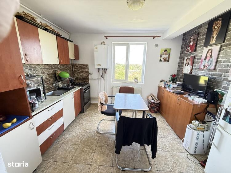 Apartament cu 3 camere în Juc-Herghelie