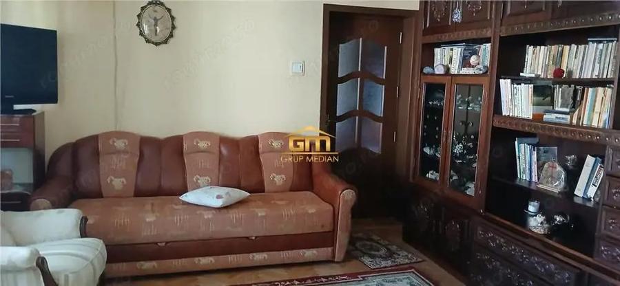Apartament cu 3 camere semidecomandat în Central