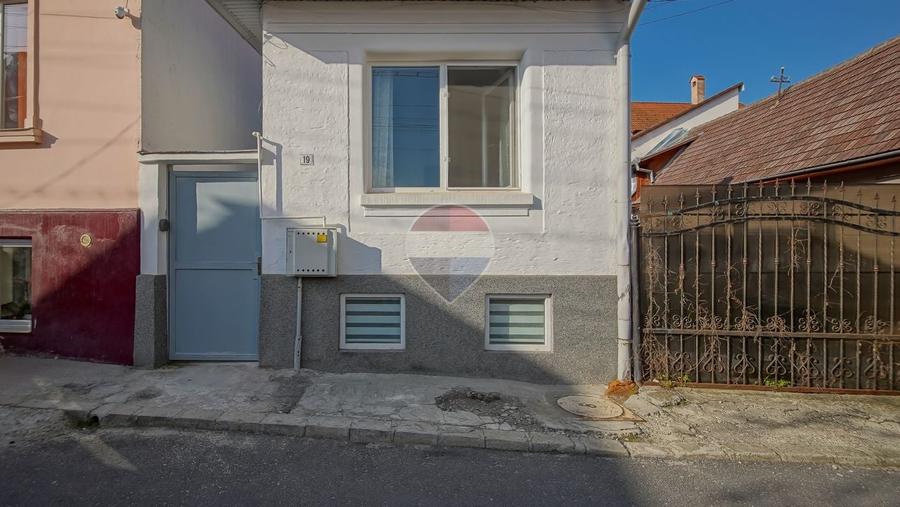 Casă individuală cu 2 camere cu Teren 83 Mp în Dealul Cetății