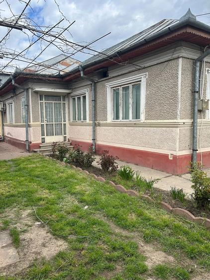 Casă cu 4 camere cu Teren 408 Mp în Central