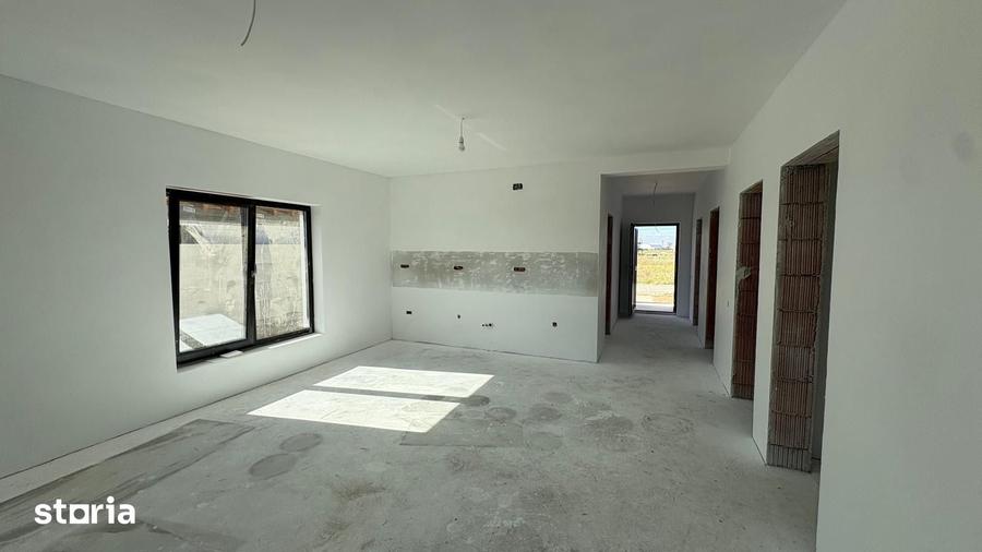 Casă cu 4 camere cu Teren 553 Mp în Iosia