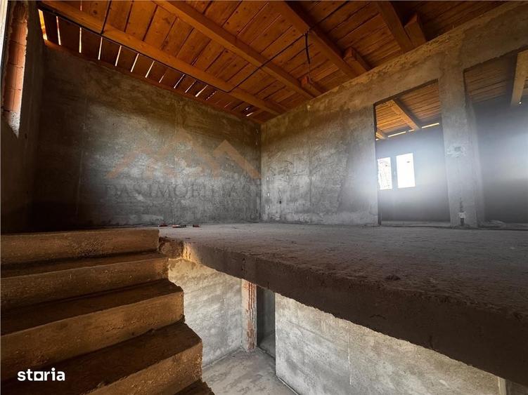 Casă cu 4 camere cu Teren 1380 Mp în Coltău