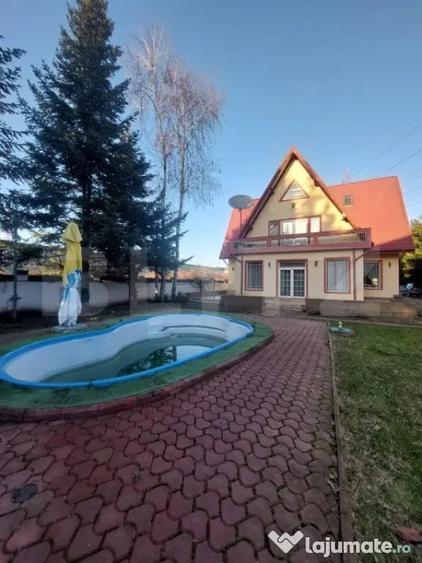Casă cu 7 camere cu Teren 3800 Mp în Albert