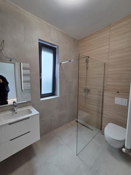 Casă individuală cu 4 camere cu Canalizare în Miroslava