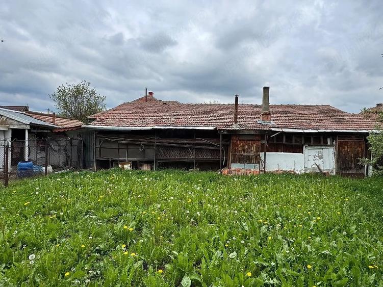Casă cu Teren 1490 Mp în Coman