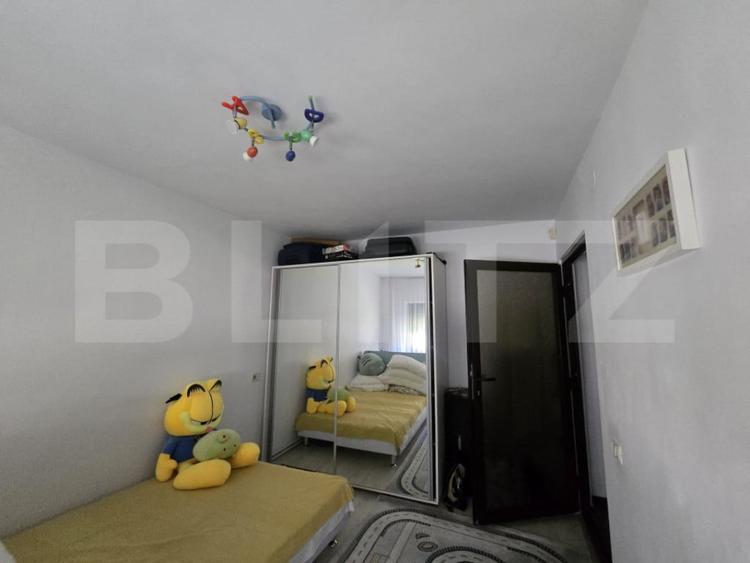 Apartament cu 3 camere decomandat în Micro 5