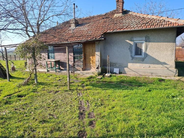 Casă cu 2 camere în Ion Roată