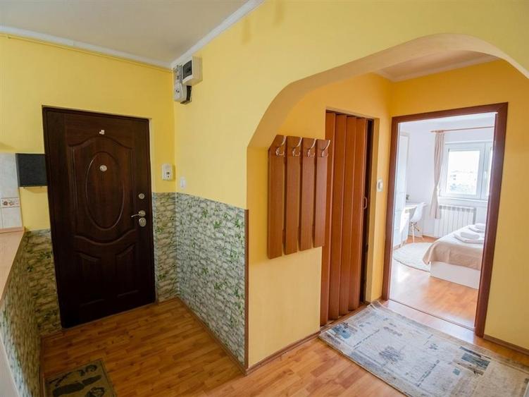 Apartament cu 3 camere decomandat în Centru Civic