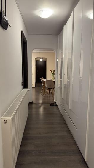 Apartament cu 4 camere semidecomandat în Costin Georgian