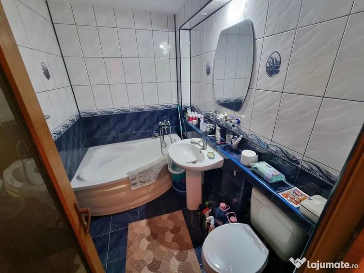 Apartament cu 4 camere decomandat în Central