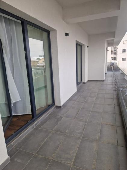 Apartament cu 3 camere decomandat, mobilat în Exterior Est