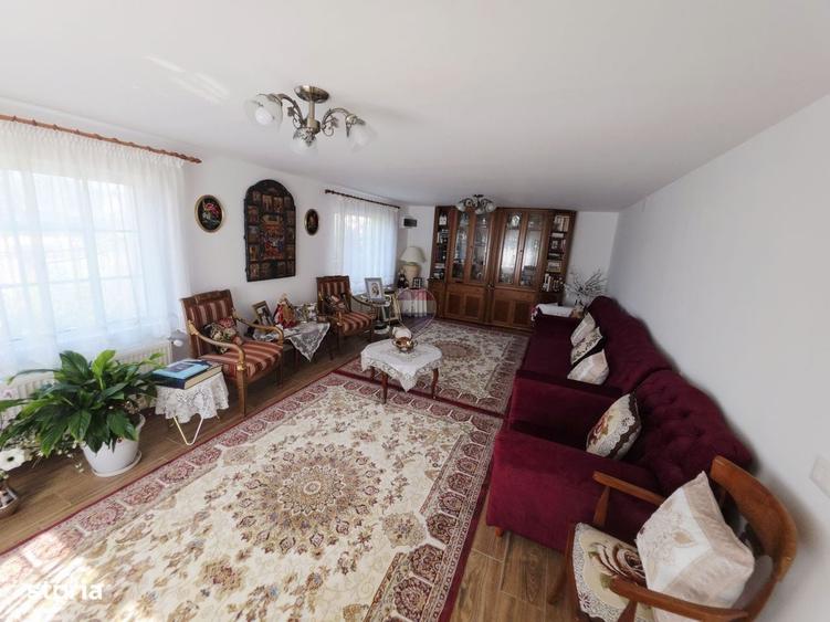 Casă cu 3 camere în Central