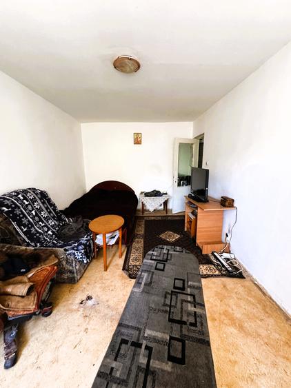 Apartament cu 2 camere decomandat în Podul de Fier