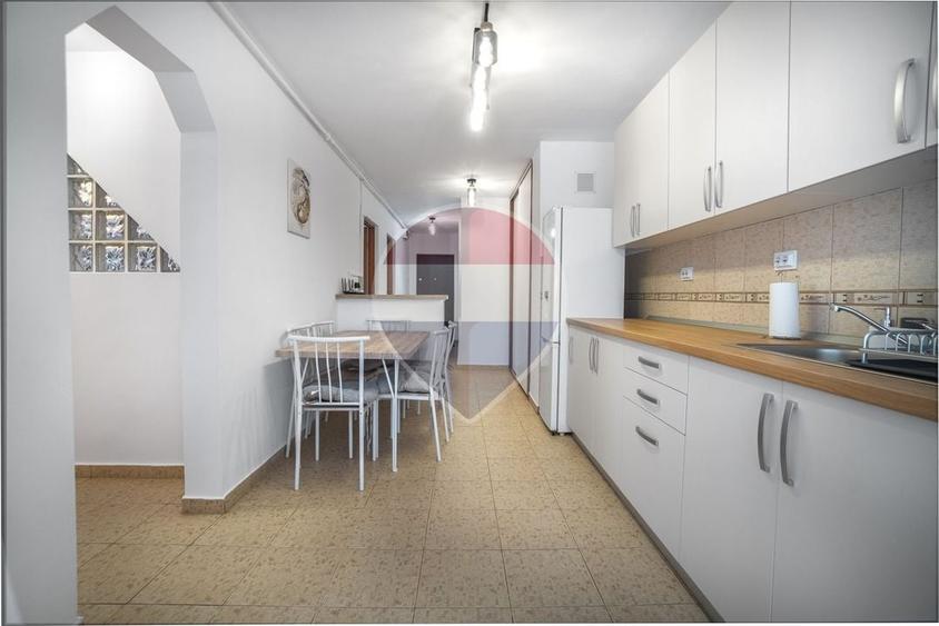 Apartament cu 3 camere decomandat, mobilat în Vlahuță