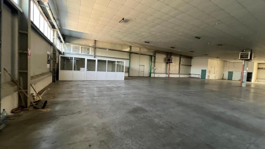 Spațiu comercial, de 1,400 mp, în Aeroport