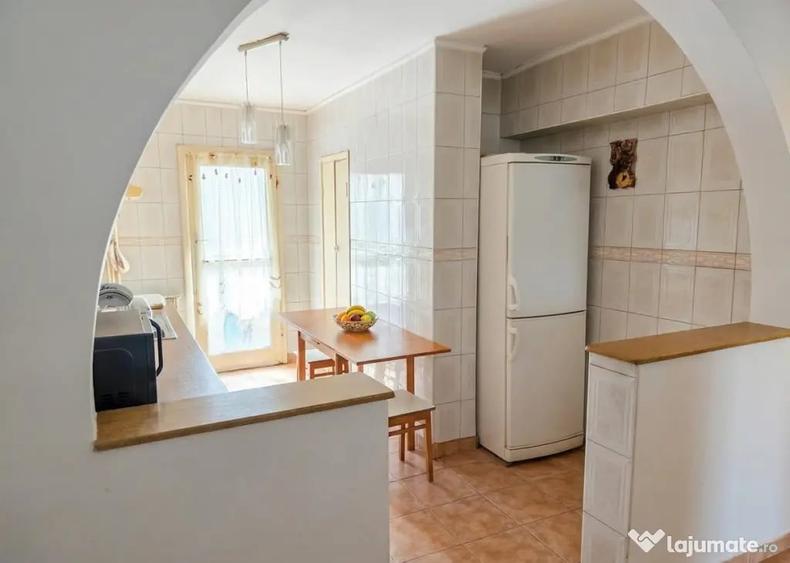 Apartament cu 3 camere decomandat în Răcădău