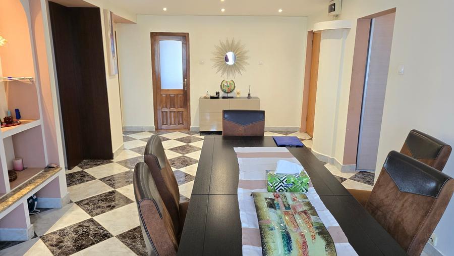 Apartament cu 4 camere decomandat în Dorobanți