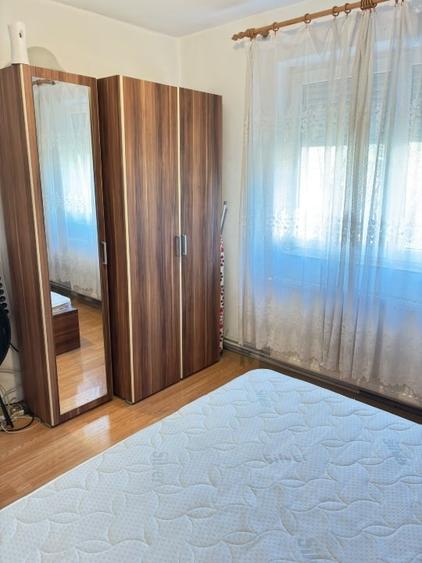 Apartament cu 3 camere decomandat, mobilat în Tractorul
