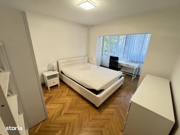 Apartament cu 4 camere decomandat în Zorilor