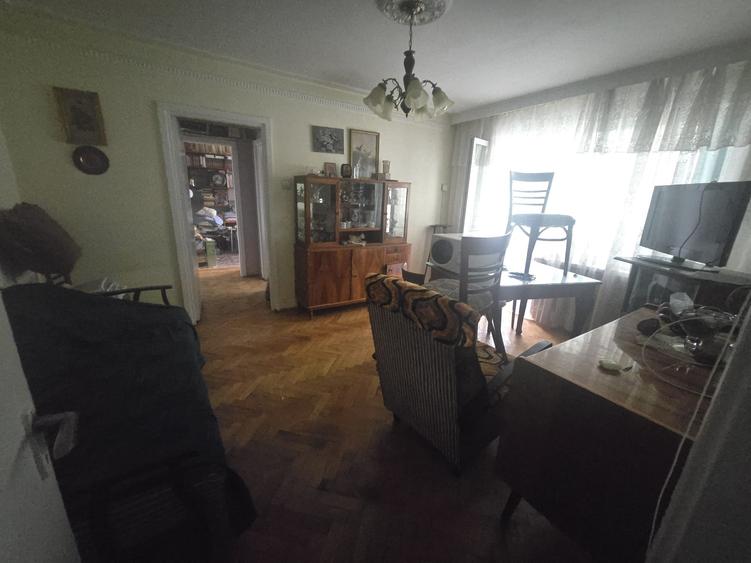 Apartament cu 2 camere semidecomandat în Podu Roș