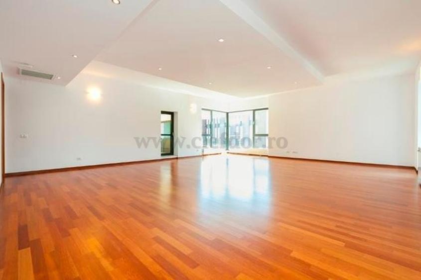 Apartament cu 4 camere decomandat, mobilat în Herăstrău — fotografia 1