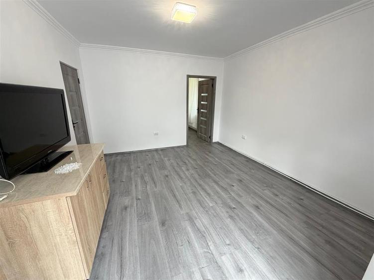Apartament cu 2 camere semidecomandat în Podu Roș