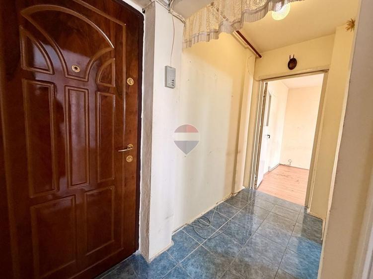 Apartament cu 3 camere semidecomandat în Aurel Vlaicu