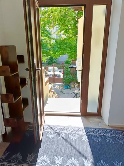 Duplex cu 5 camere cu Canalizare în Favorit