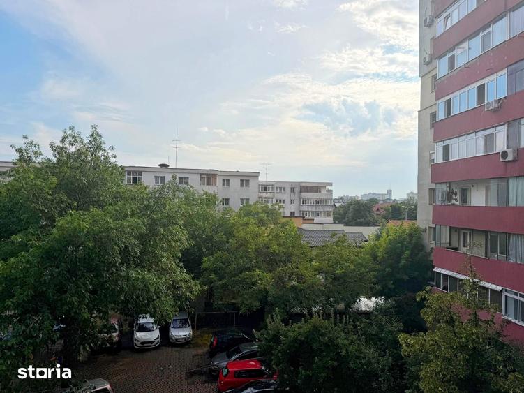 Apartament cu 3 camere decomandat în Republicii