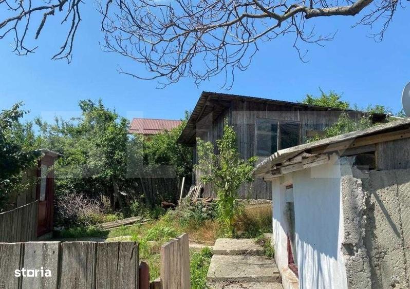 Casă cu 2 camere cu Teren 9500 Mp în Sacoșu Mare