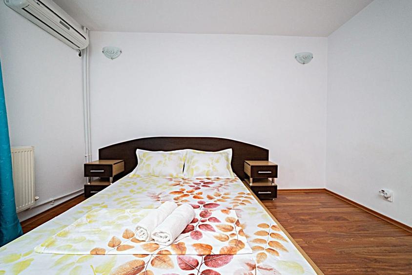Casă cu 12 camere cu Canalizare în Central
