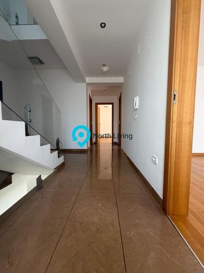 Duplex cu 6 camere cu Canalizare în Central