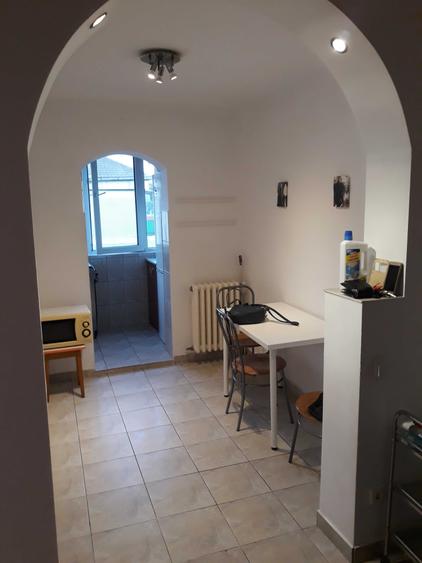 Apartament cu 2 camere decomandat în Decebal