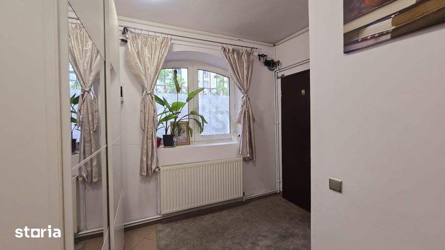Casă cu 7 camere cu Teren 169 Mp în 13 Septembrie