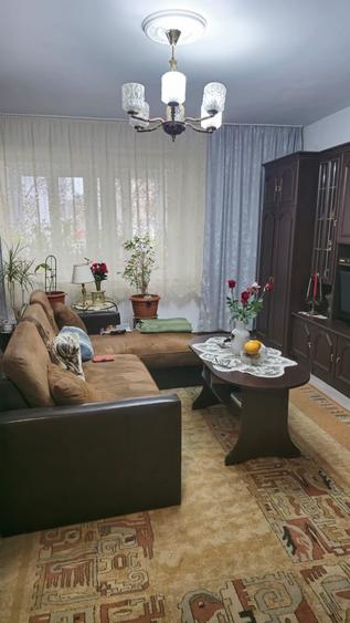 Apartament cu 3 camere decomandat în Șagului