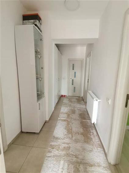 Apartament cu 4 camere semidecomandat în Colentina