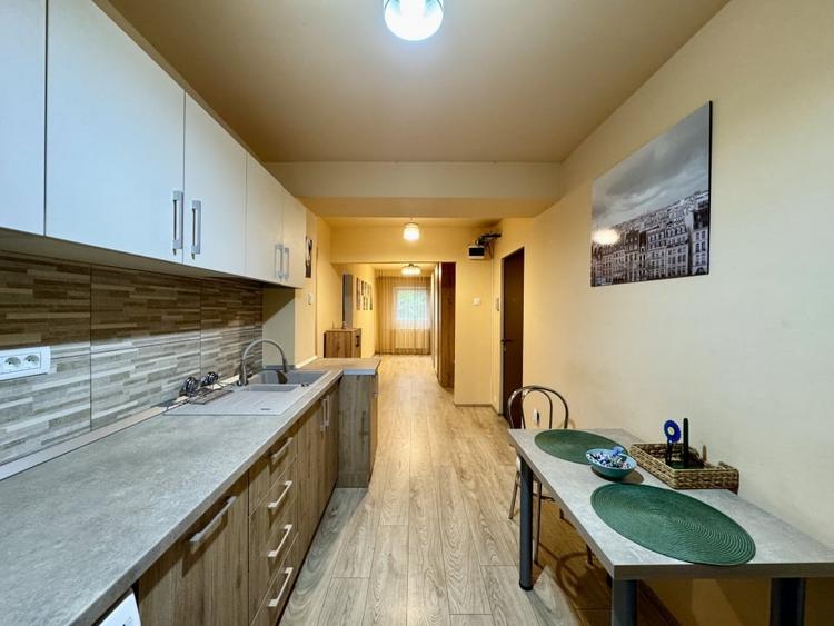 Apartament cu 3 camere decomandat, mobilat în Lipovei