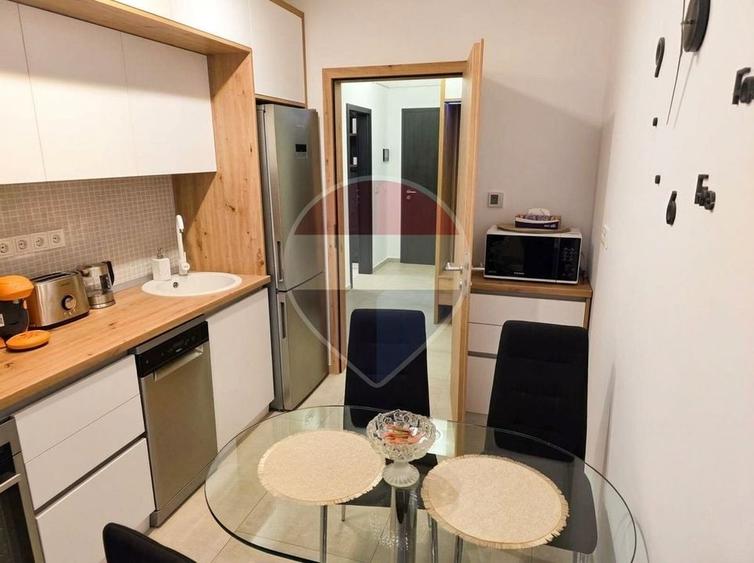 Apartament cu 2 camere decomandat, mobilat în Centrul Civic